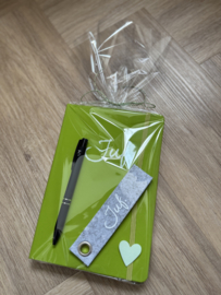 JUF. Cadeaupakket notitieboekje, pen en sleutelhanger groen