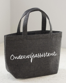 Donkergrijs ONDERWIJSASSISTENT. Vilten shopper krijt (Dubbelzijdig)