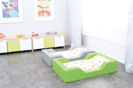 Foam bed met uitsparingen 128x75x25cm  - Lime groen