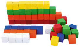 Houten kubus blokken gekleurd