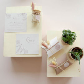 Geboortekaartje Romi  |  bloem - eco papier