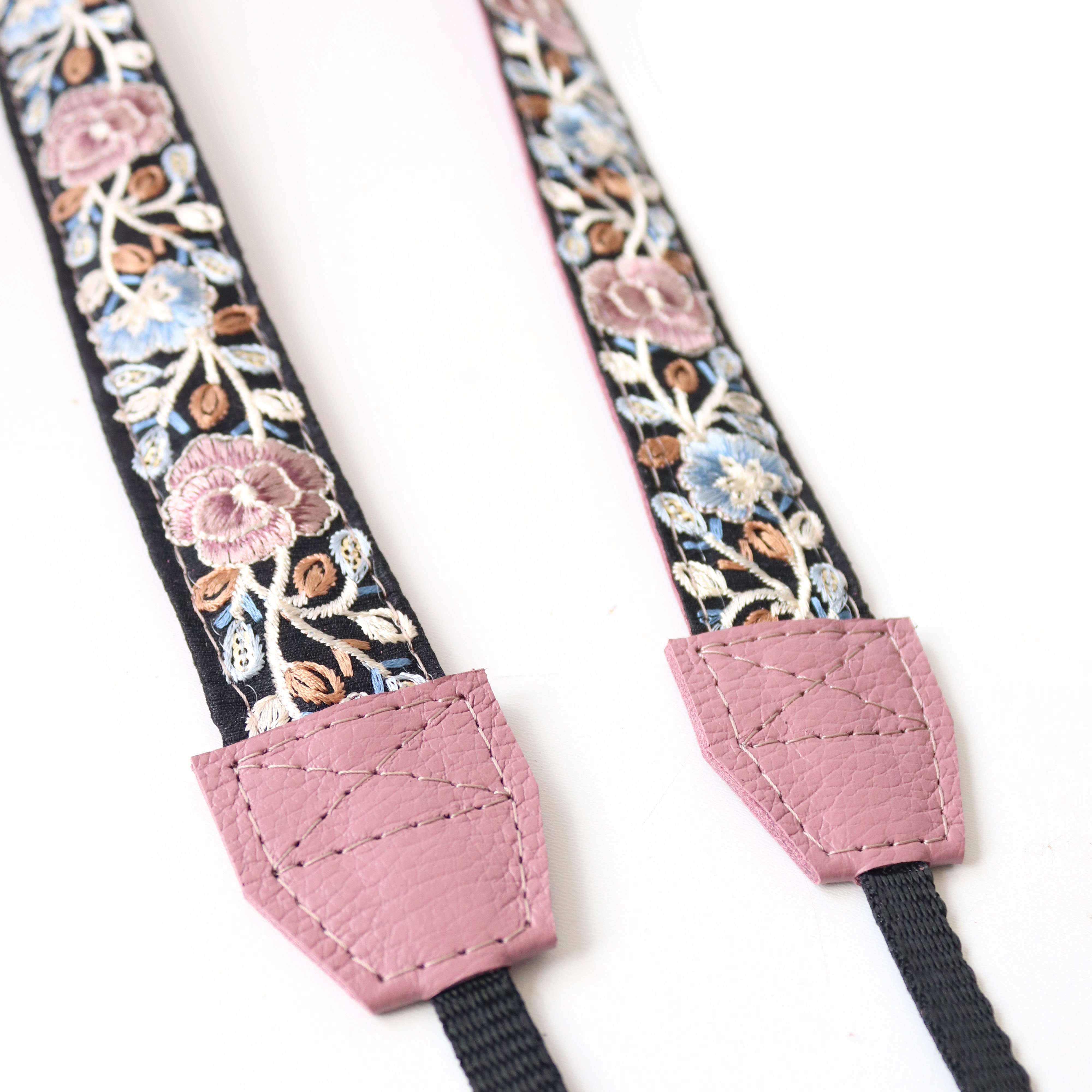 Leren camerariem Boho | zwart bloemen