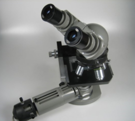 Binocular Biological Microscope met Regeltransformator gebruikt uit lab