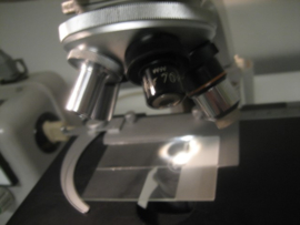 Zeiss Microscoop met Kruistafel uit ons Laboratorium topoccasion