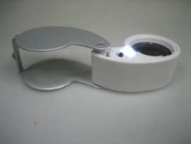 Juwelier Horloge Loep in witte houder met een 40 x vergroting incl. 2 x led nieuw