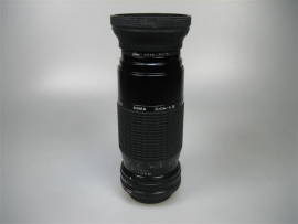 Sigma zoomlens 1:3.5-4.5 75-210mm met zonnekap en 2 doppen