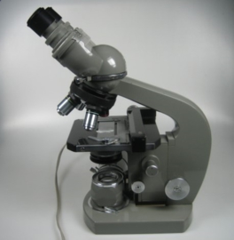 Binocular Biological Microscope met Regeltransformator gebruikt uit lab