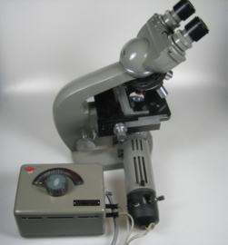 Binocular Biological Microscope met Regeltransformator gebruikt uit lab
