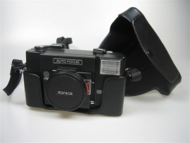 Konica Camera C35 met flitser met tas en draagriem