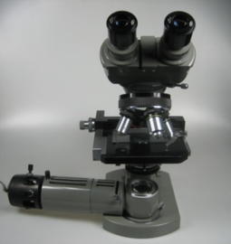 Binocular Biological Microscope met Regeltransformator gebruikt uit lab