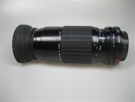 Sigma zoomlens 1:3.5-4.5 75-210mm met zonnekap en 2 doppen