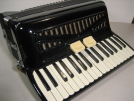 Accordeon Castelfidardo Crudanelli met opbergkoffer in goede staat