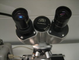 Zeiss Microscoop met Kruistafel uit ons Laboratorium topoccasion