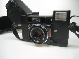 Konica Camera C35 met flitser met tas en draagriem