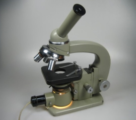 Studiemicroscoop met 3 objectieven gebruikt