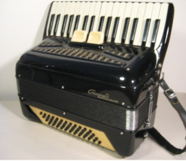 Accordeon Crucianelli met opbergkoffer