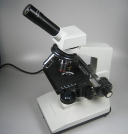 Biologische Microscoop met kruistafel z.g.a.n.