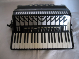Te koop Accordeon Delicia Choral 26 Zwart als nieuw