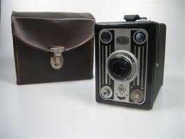 Bilora Box Camera uit 1949 met lederen tas i.z.g.s.