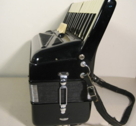 Accordeon Crucianelli met opbergkoffer