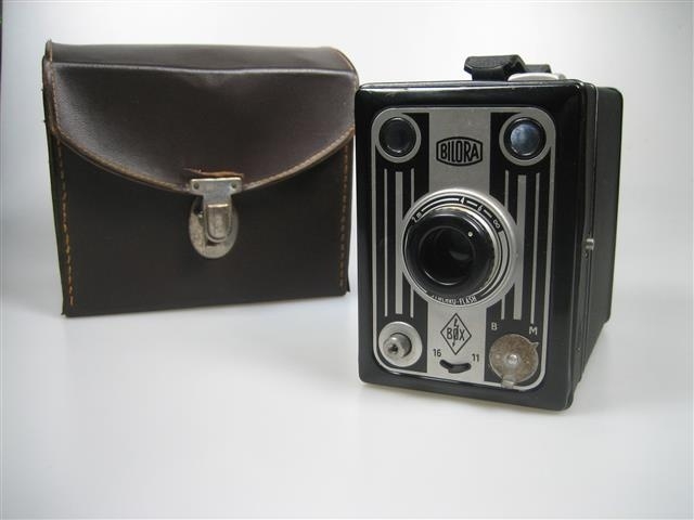 Bilora Box Camera uit 1949 met lederen tas i.z.g.s.