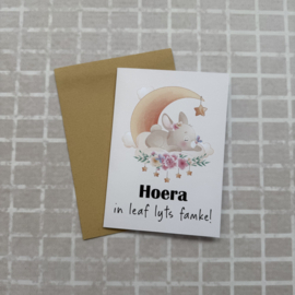 Wenskaart Hoera in leaf lyts famke!