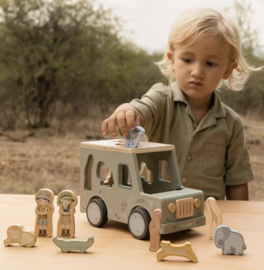 LD Safari vormenstoof auto