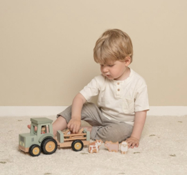 LD tractor met trailer Little Farm