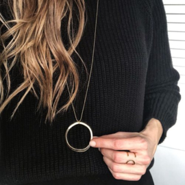 LANGE KETTING MET GROTE CIRKEL VERGULD GOUD - ELLEN BEEKMANS