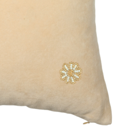 VELVET CUSHION DAISIES SAND