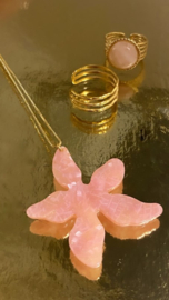 KETTING MET ROZE BLOEM HANGER