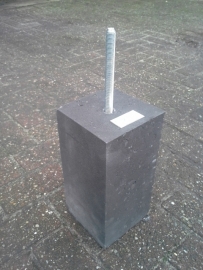 Betonpoer antraciet  30cm hoog met draadeind