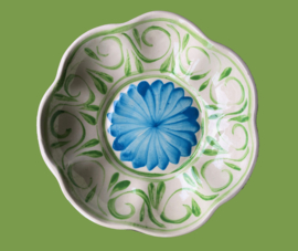 Bloemvormige schaal