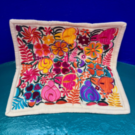 Kussenhoezen 50 x 50 cm, kleurrijk geborduurd uit Mexico