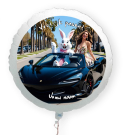 Vrolijk Pasen paashaas met knappe meid in sportwagen folie ballon XL met eigen naam 58cm