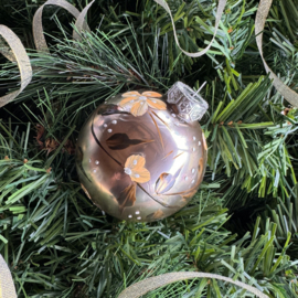 Kerstbal handmade middel nr 16.