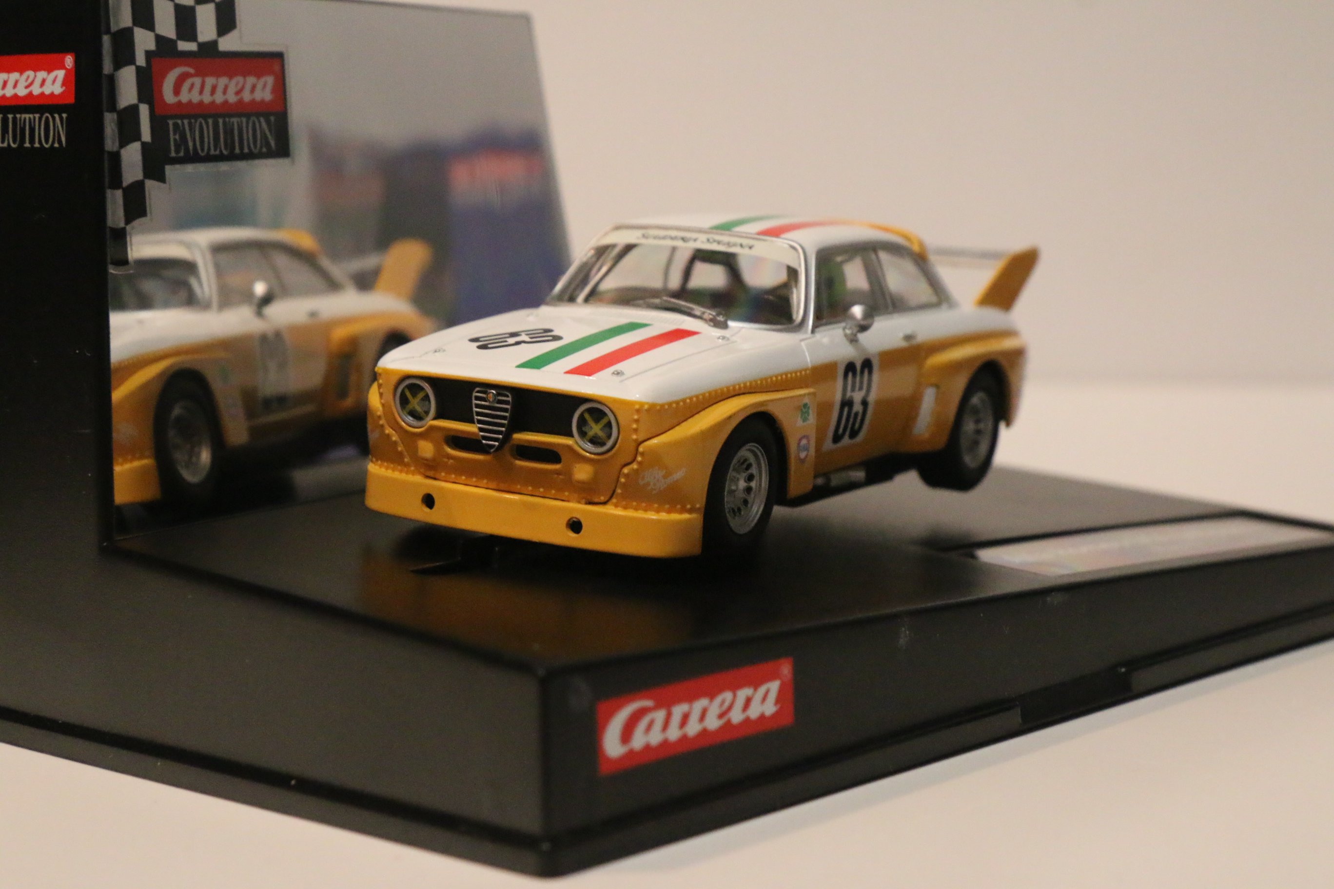 Carrera Evolution Alfa Romeo GTA geel/wit No.63 nr. 27416 in OVP!