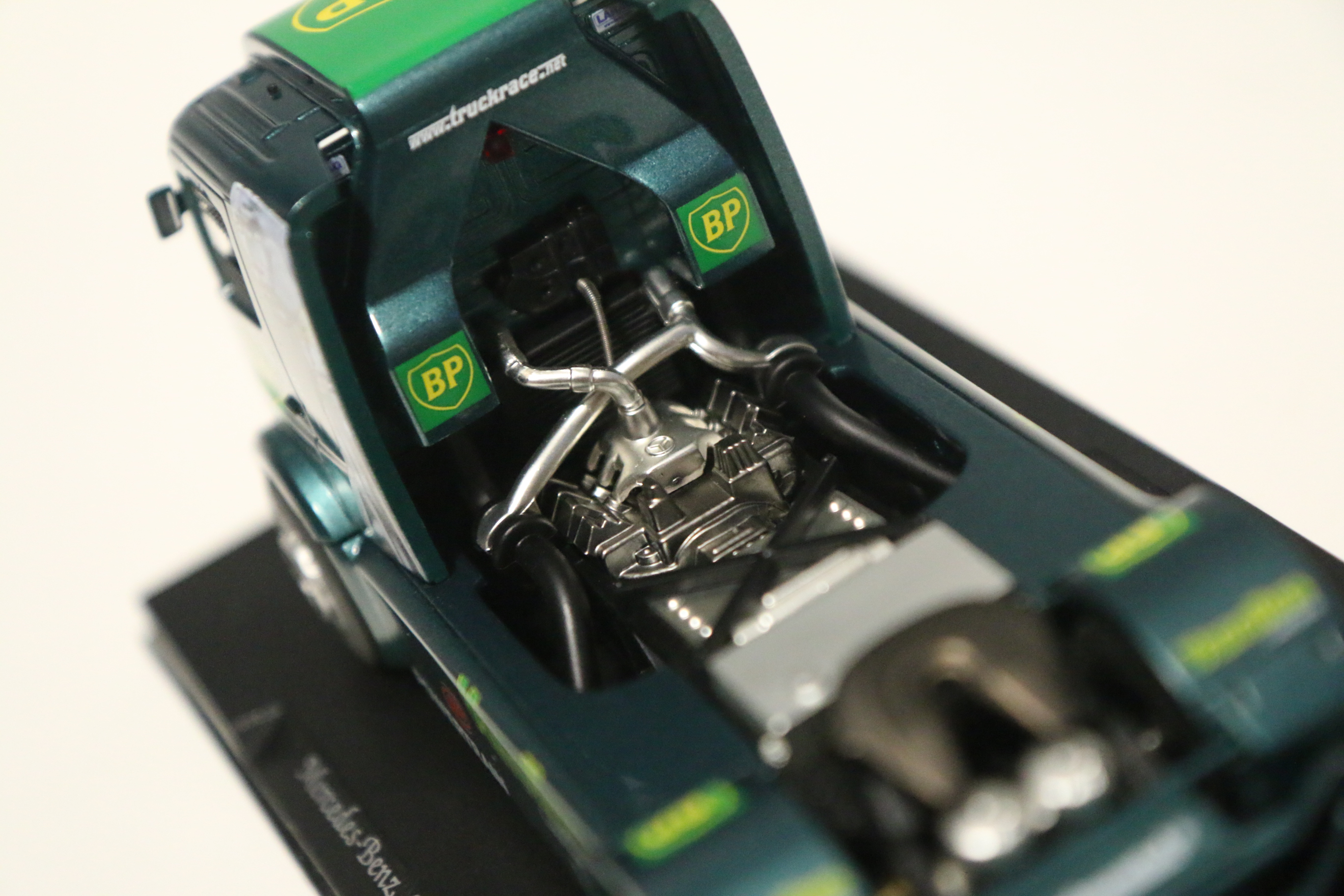 FLY Mercedes-Benz Atego Race truck BP Groen No.8 nr 08005 in OVP.