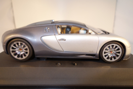 1:24  Bugatti EB 16.4 Veyron zilver/grijs metallic   nr. 14152