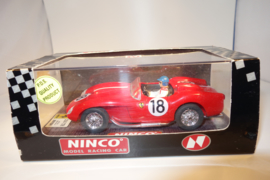 Ninco Ferrari 250TR  'Testa Rossa' rood  No.18   nr. 50150 in OVP. Nieuw!