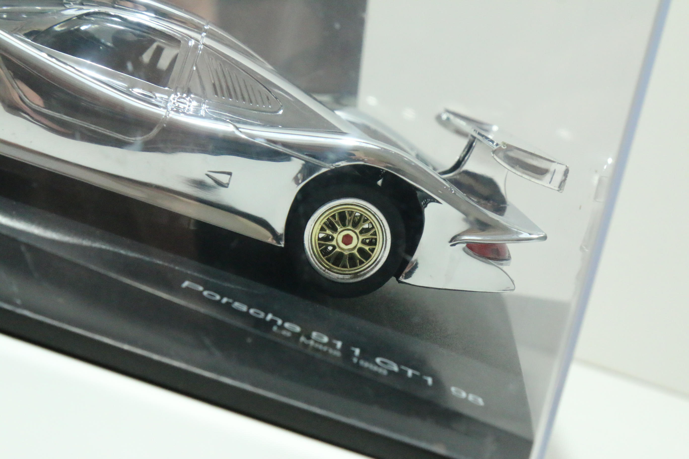 Carrera Evolution Porsche 911 GT1 1998 Chrome nr. 25414 Pre productie model