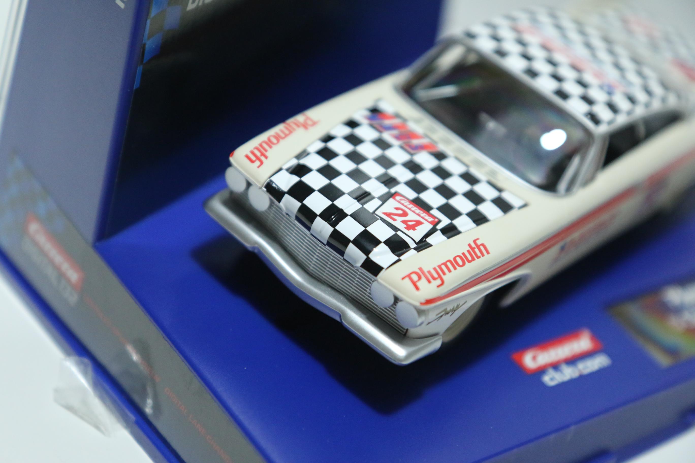 Carrera 132 Digital Plymouth Fury '60 LLC 2012 nr. 30636 met speciaal baanstuk in OVP!