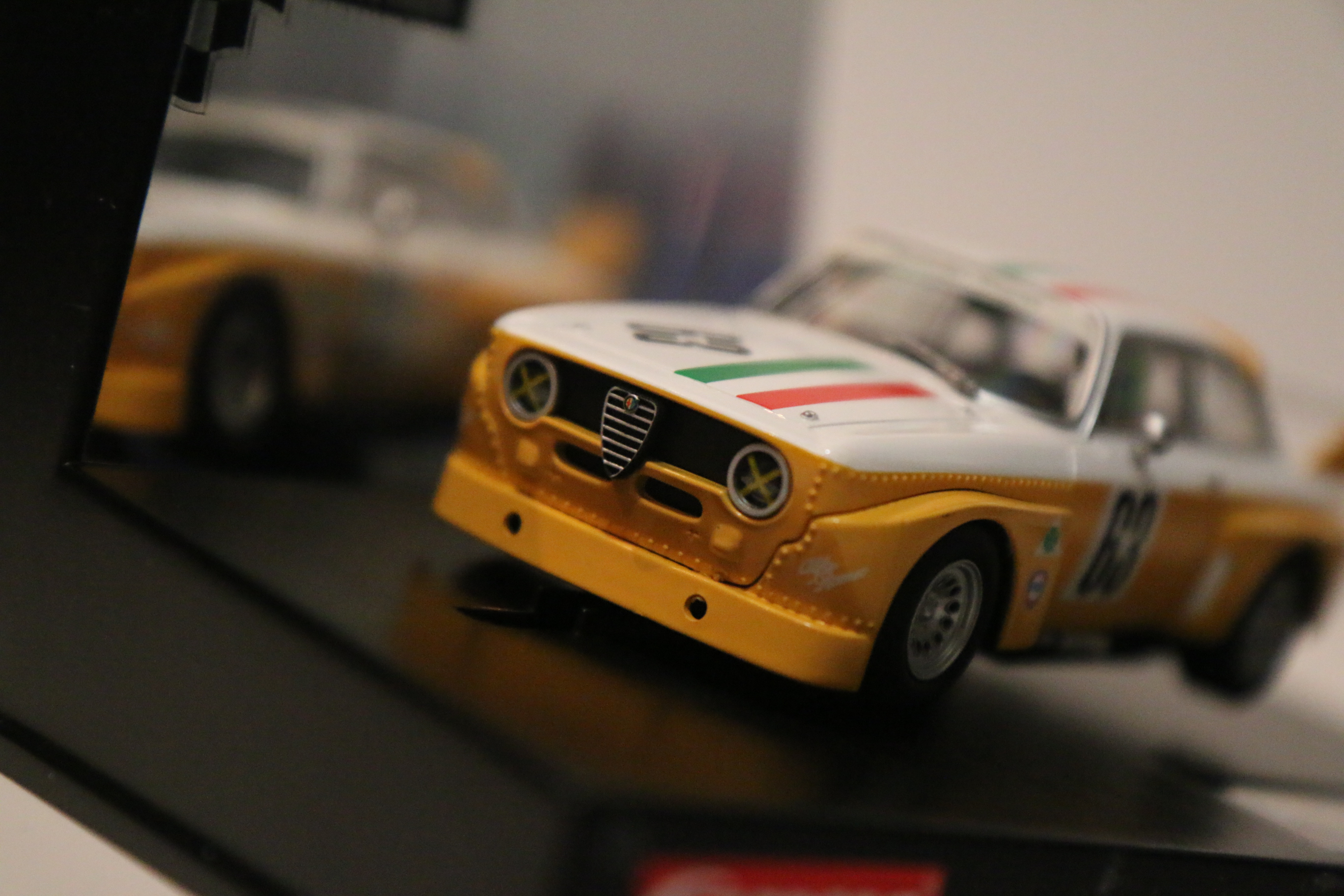 Carrera Evolution Alfa Romeo GTA geel/wit No.63 nr. 27416 in OVP!