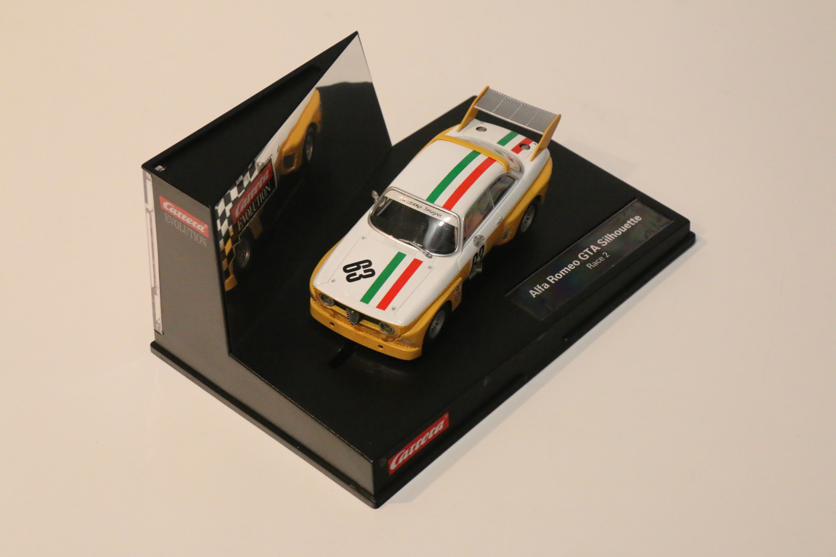 Carrera Evolution Alfa Romeo GTA geel/wit No.63 nr. 27416 in OVP!