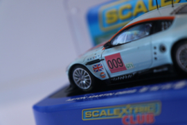 Scalextric Aston Martin DBR9 No.009 nr. C2965 in OVP. (Licht bespeeld)