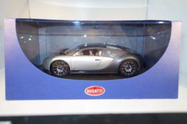 1:24  Bugatti EB 16.4 Veyron zilver/grijs metallic   nr. 14152