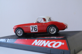 Ninco Austin Healey MKlll 'Hard Top'.  Rood/wit.  nr. 76  . Nr 50296 in OVP.