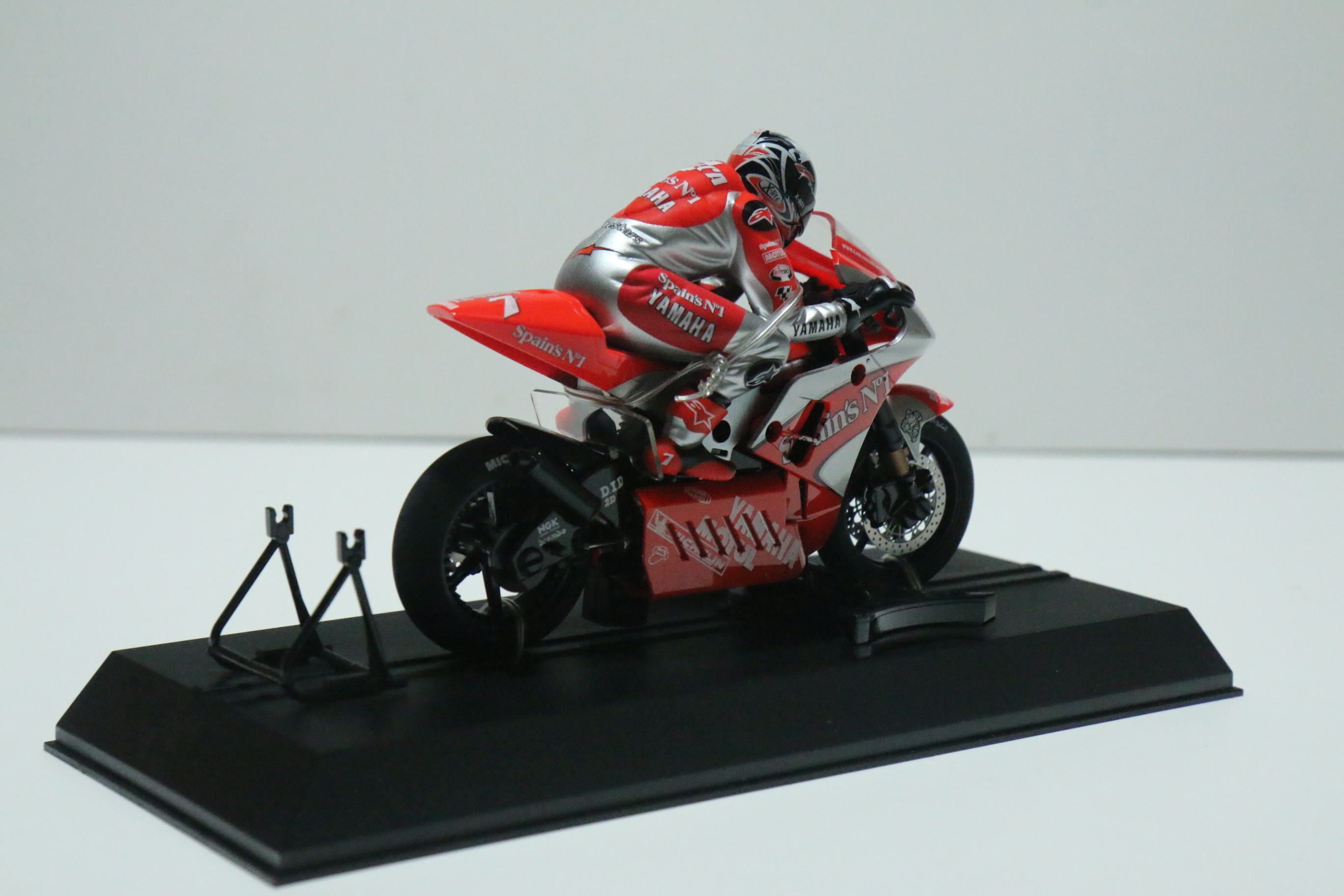 SUPERSLOT MotorGP Yamaha Carlos Checa No.7 nr. C6006 Zilver/Rood in OVP!