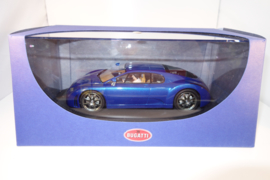 1:24  Bugatti EB 18.3 Chiron blauw metallic  nr. 14161