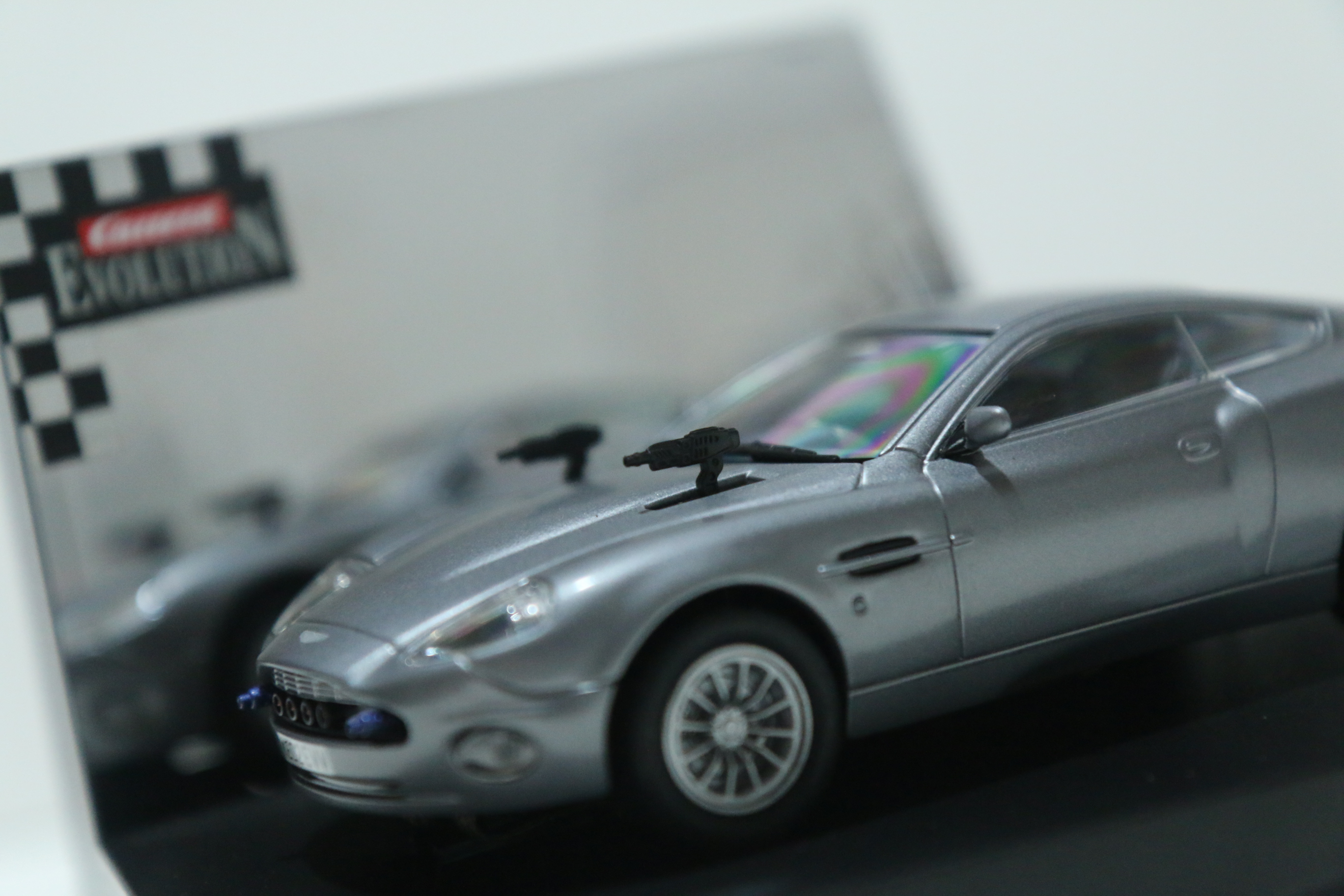 Carrera Evolution Aston Marten V12 Vanquish James Bond nr. 25467 in OVP!